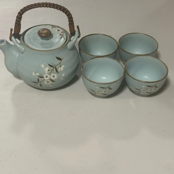 New Japanese Pottery Teapot and 4 Cup Set - Picture 2 of 8